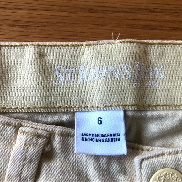 St. John’s Bay yellow denim capri pants size 6 midrise - Picture 4 of 5